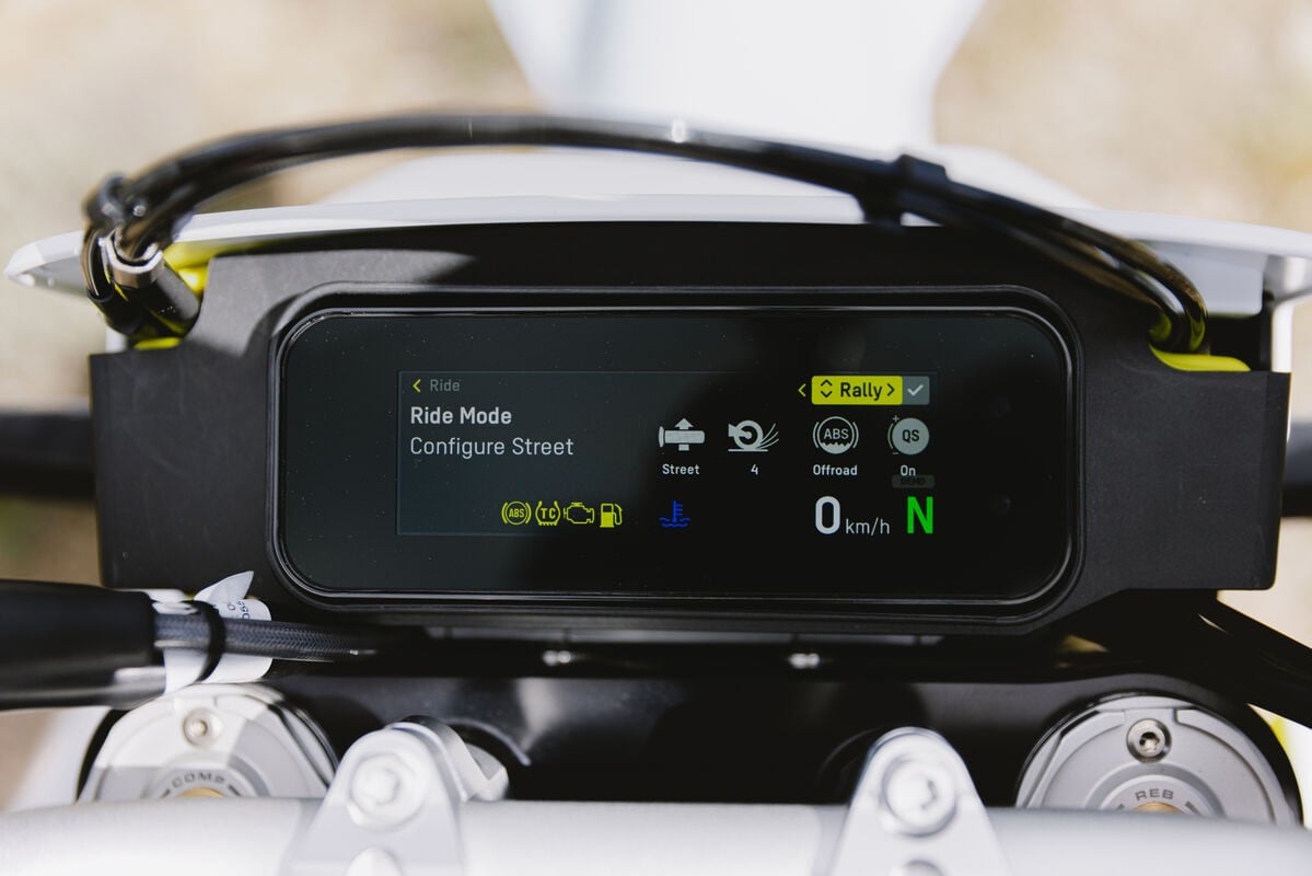 Più potenza e tecnologia per le Husqvarna 701 Enduro e 701 Supermoto 2026